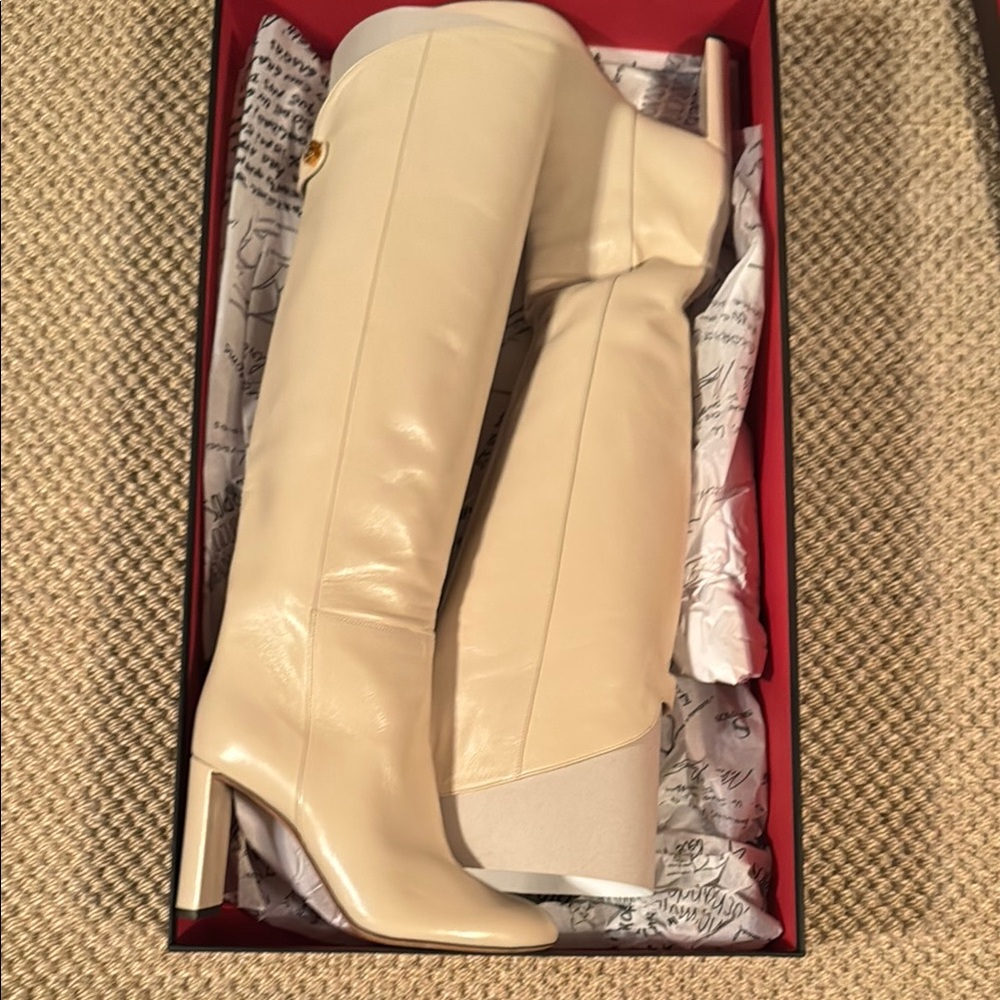 Cream Heeled Boots with Streamlined Silhouette